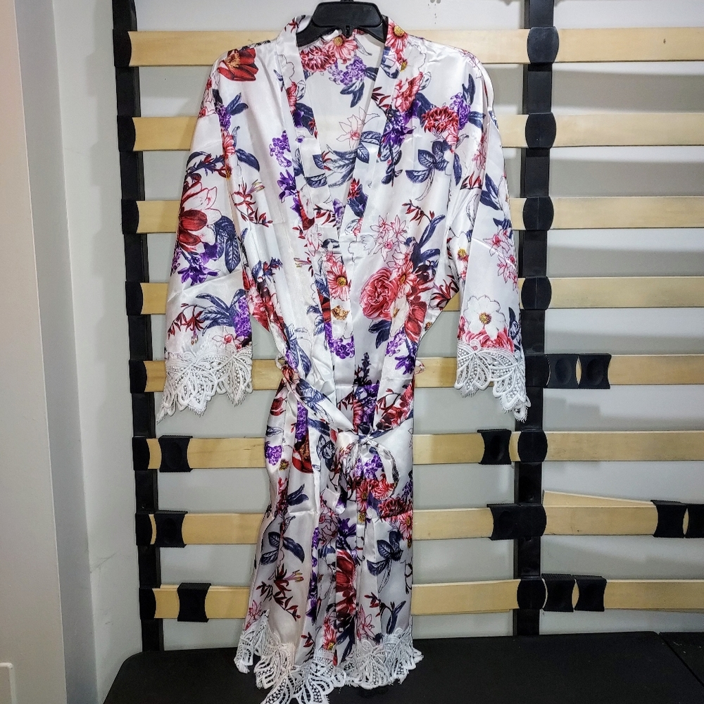 NWOT Lace Trimmed Robe